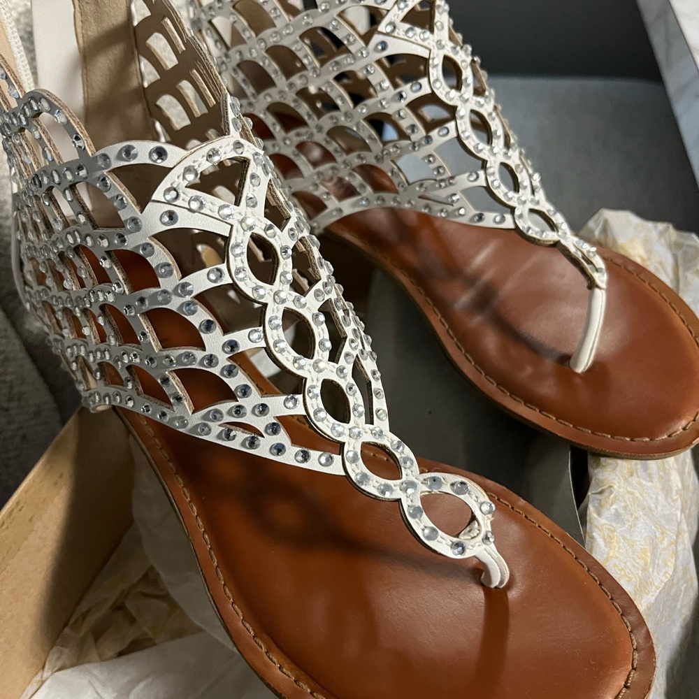 Zigi Soho, size 9, White with diamond like studs